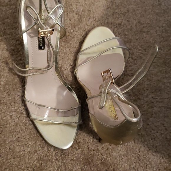 Shoes - Picture 3 of 4